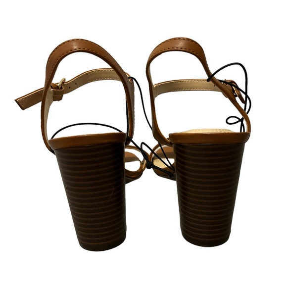 Liz Claiborne Tan & Cream Comfort Stacked Heels - Picture 3 of 4